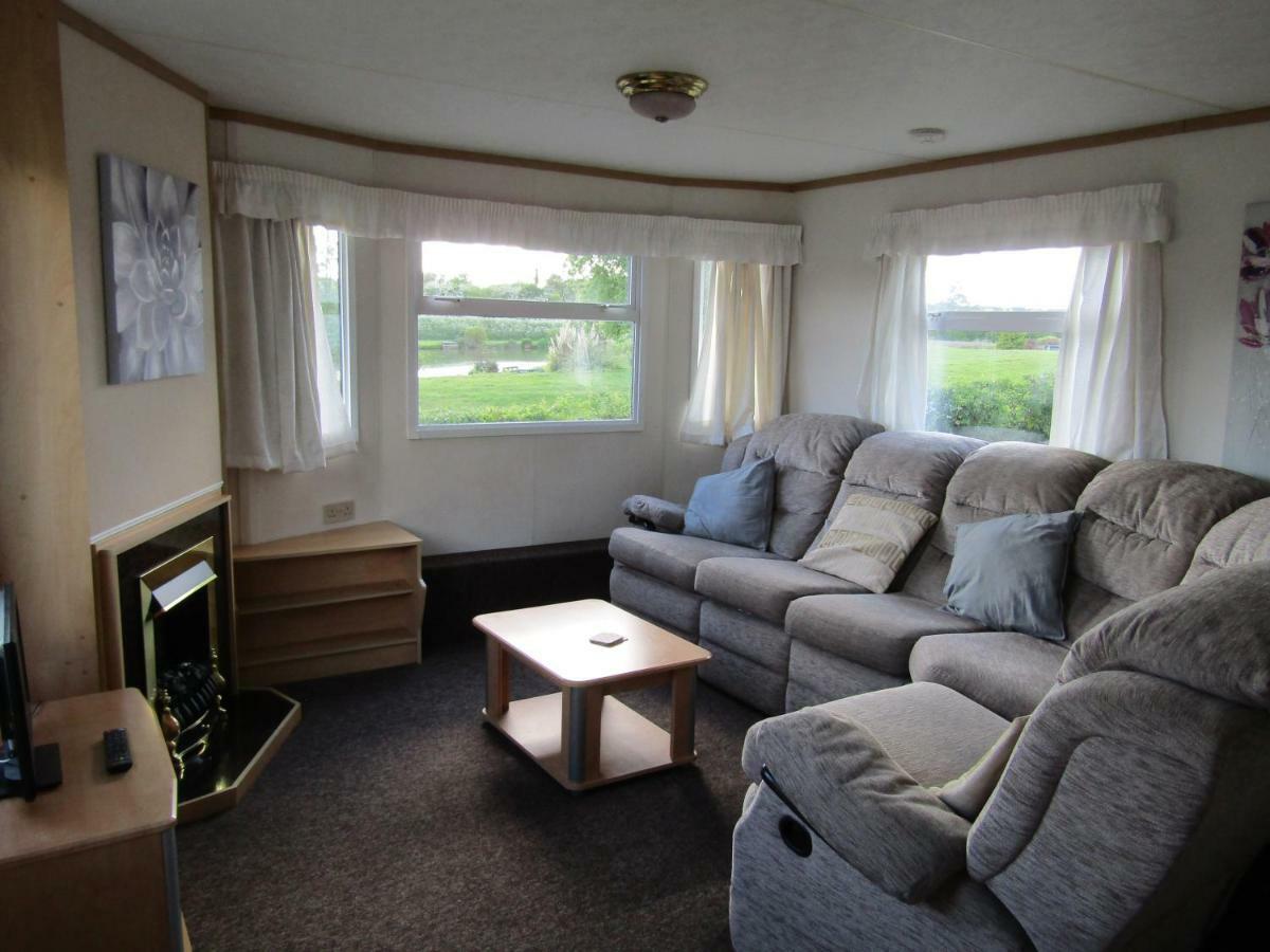 Fenlake Holiday Accommodation Metheringham Экстерьер фото