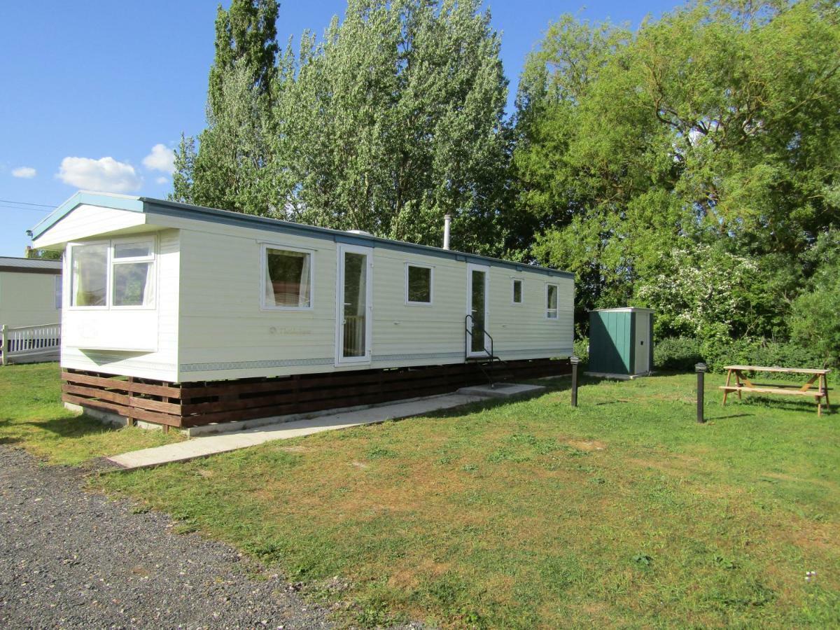 Fenlake Holiday Accommodation Metheringham Экстерьер фото